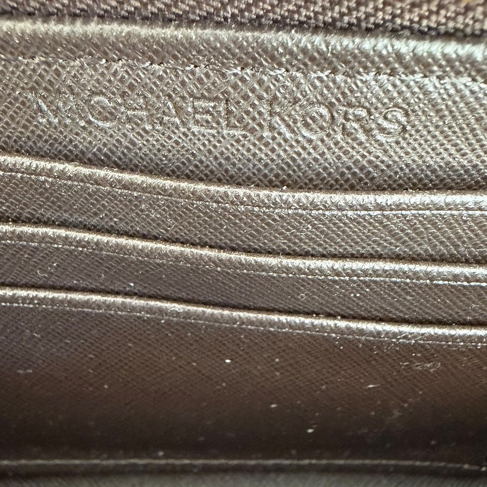 Givey Michael Kors Brown Medium Zip Around Wallet Gold Tone Plaque or Surprise - Picture 8 of 9